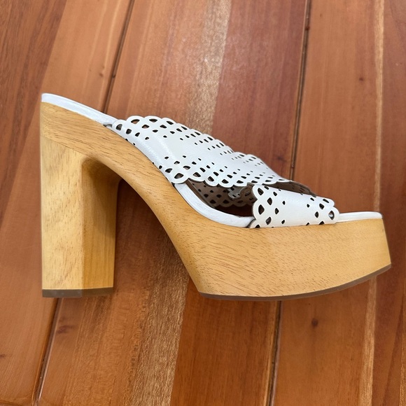 Veronica Beard White Eyelet Leather Wooden Platform Mules Sandals 8.5M - Picture 2 of 6